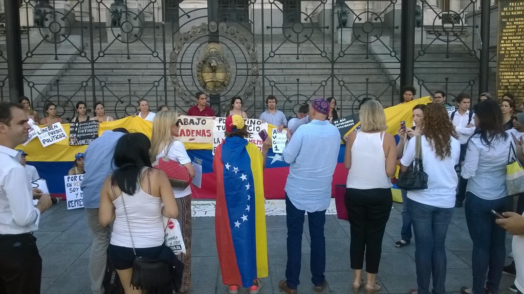 El diputado Sergio Bergman se solidarizó con las protestas a favor de los DD.HH. en Venezuela. (PanAm Post)