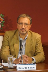 Gerardo Sotelo, periodista urugayo, leyó las conclusiones del coloquio sobre libertad de prensa. (Fundación Konrad Adenauer)