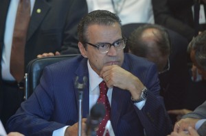 El presidente de la Cámara de Diputados afirmó que obstaculizaría la actividad en el Congreso si no se votaba sobre el decreto.