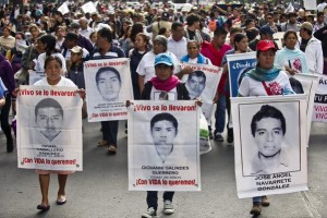Habitantes de Guerrero no se creen las declaraciones oficiales. (@AyotzinapaFeed)