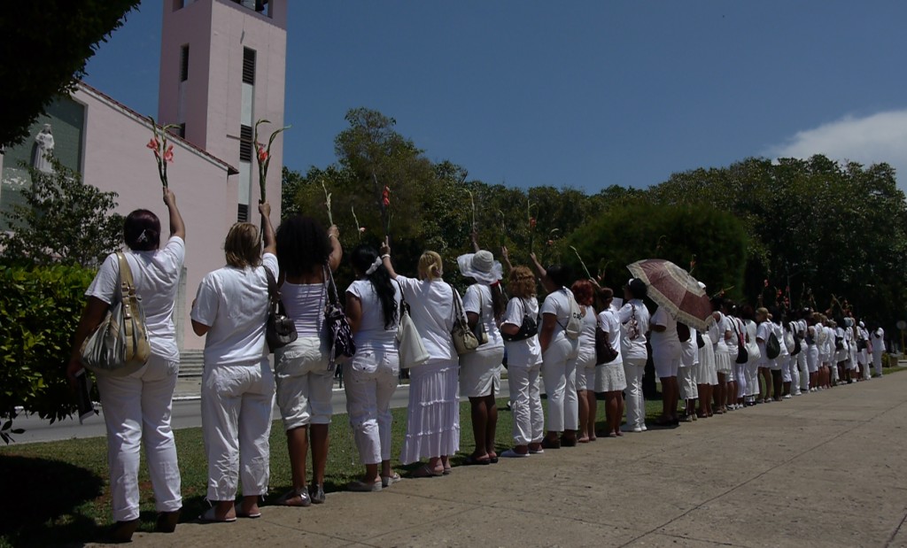 Cuban police arrested 10 members of the dissident group Ladies in White for trying to attend mass.