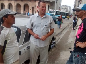 José Daniel Ferrer (en el medio) vive en Santiago de Cuba pero viaja seguido a La Habana. (PanAm Post)
