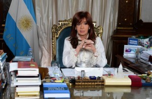 La presidente argentina, Cristina Kirchner, anunció reformas al Código Procesal Penal en un mensaje grabado desde el despacho presidencial en la Casa Rosada.  