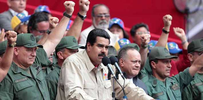 Nicolás Maduro espía