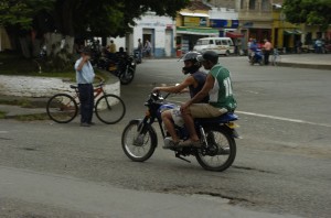 El decreto que restringe la circulación de motos con acompañante está vigente desde noviembre de 2012. (Alcaldía La Victoria)