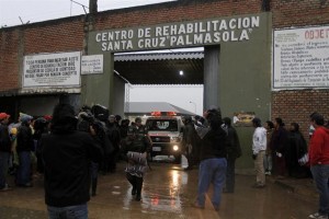 Autoridades de Bolivia aseguran que en las cárceles hay tres veces más presos de los que pueden albergar. (Irispress)