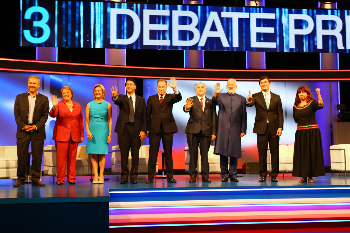 Los candidatos a la Presidencia de Chile, durante el último debate presidencial, el 29/10/2013. Fuente: Prensa Michelle Bachelet. 