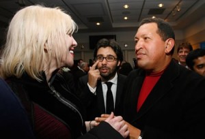 Maximillien Sánchez Arvelaiz & Hugo Chavez meeting Courtney Love. (Panfletonegro)