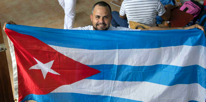 Viá aérea y terrestre serán movilizados los cubanos hacia El Salvador y Honduras. (La Prensa)
