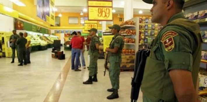 Nicolás Maduro y sus políticas económicas provocan escasez en Venezuela. (Portafolio)