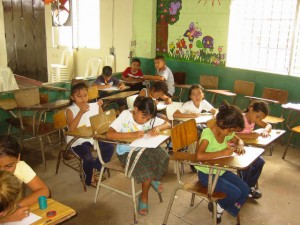 Los institutos educativos en El Salvador no están exentos de la violencia. Durante 2014, fueron asesinados 26 estudiantes. (Andrew Smith)