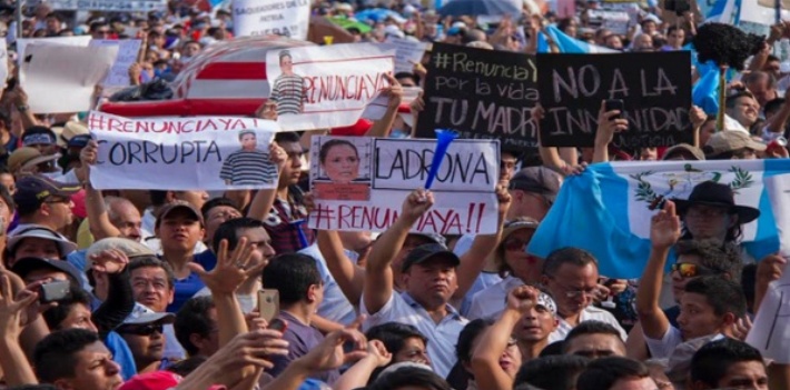 Guatemaltecos llevaban semanas exigiendo la destitución de la vicepresidente (Telesur)