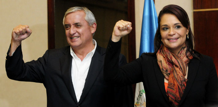 Roxana Baldetti, al lado de Otto Pérez, el presidente guatemalteco. Varios casos la mantienen en el ojo público (Emisoras Unidas)