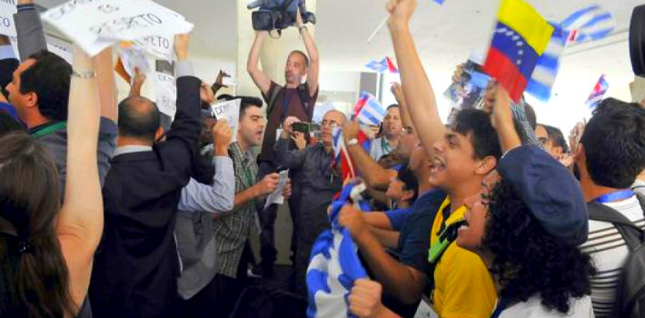 Tras una protesta a favor del diálogo entre todos los participantes del Foro de Sociedad Civil de la Cumbre de las Américas, cubanos y venezolanos agredieron a sus compañeros delegados. (Cubasi)
