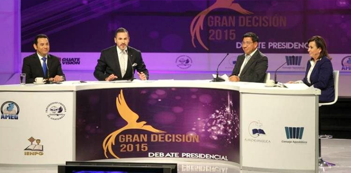 Presidential hopefuls Jimmy Morales and Sandra Torres stuck to the script at their final debate before their runoff election on October 25. (<em><a href="http://www.prensalibre.com/guatemala/decision-libre-2015/candidatos-se-encaran-por-ultima-vez" target="_blank">Prensa Libre</a></em>)