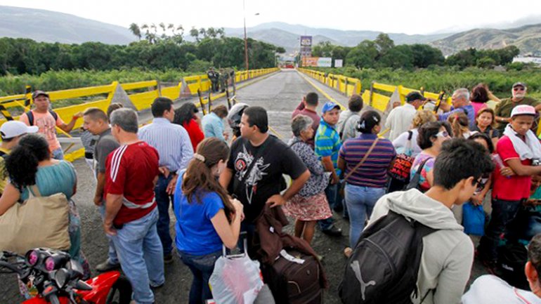 Venezuelan authorities have so far deported over 1,000 Colombians living near the border. 