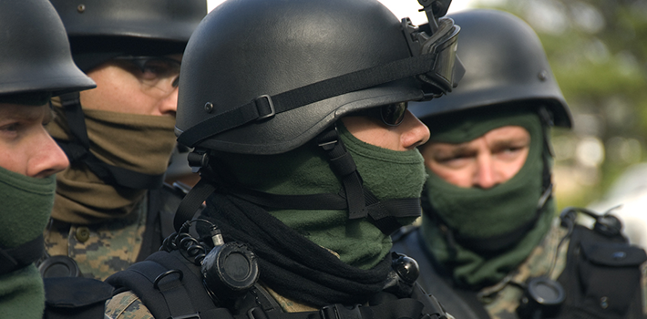La militarización de las fuerzas de seguridad responde a un proceso político de creación de nuevas amenazas y grupos amenazados.
