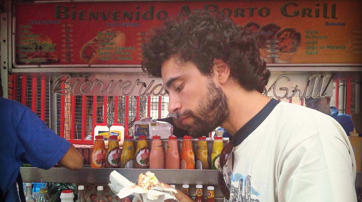 Una de las comidas callejeras más populares de Venezuela explica el brote inflacionario y de escasez que vive el país suramericano. (Yonunca)