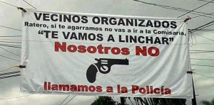 El cartel original que inició la campaña "Chapa tu choro" en Perú fue colocado por Cecilia García, vinculada al fujimorismo. (Facebook)
