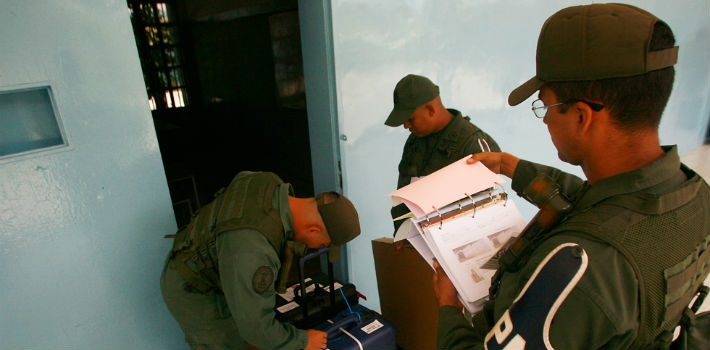Criminal groups targeted army officers at at least three polling stations during the PSUV primaries