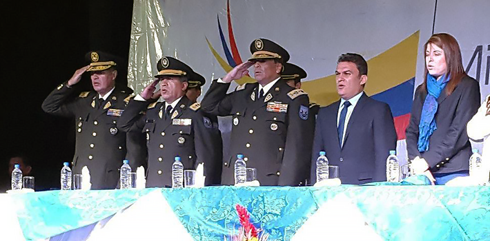 Ecuadorian Interior Minister José Serrano and National Police Commander Fausto Tamayo present the "Guide to Civilian Security, Civilian Solidarity" in Quito, Ecuador. 