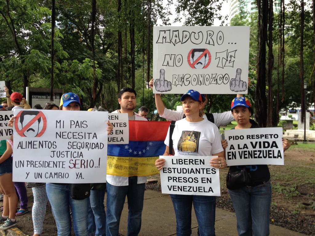 Venezuelans displayed signs with messages against President Nicolás Maduro and the violence, scarcity of basic goods, and imprisonment of student demonstrators in their country