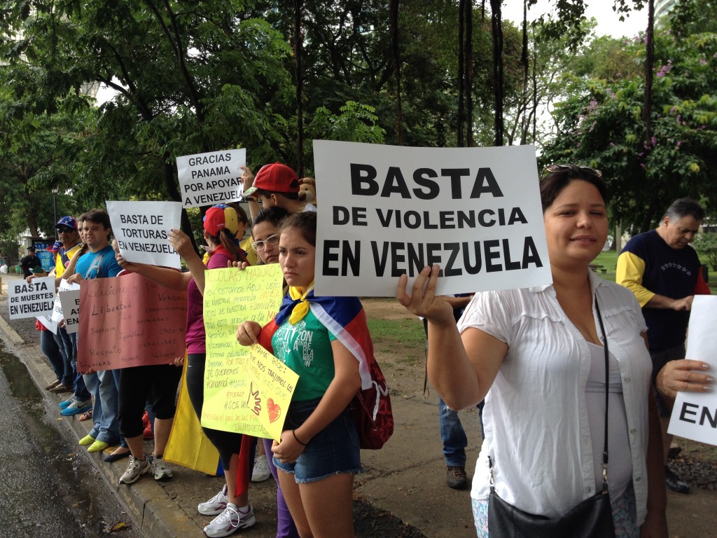 Familias completas asistieron a la protesta y al final del encuentro vieron como el presidente Juan Carlos Varela los saludaba desde su automóvil