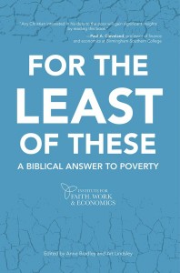 El libro sostiene que la Biblia apoya soluciones de mercado al problema de la pobreza. (Amazon)
