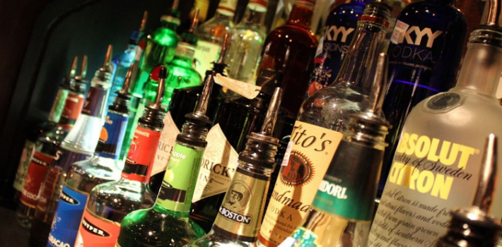 Botellas de licor que podrían recibir un nuevo impuesto del 25% se se aprueba la medida en el Congreso (Pixbay) 