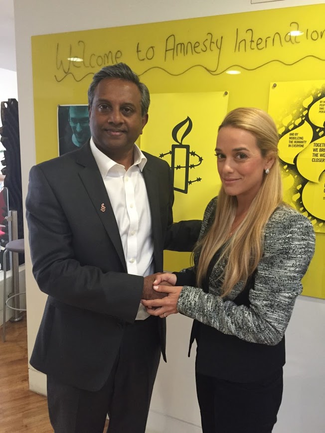 Lilian Tintori thanked Amnesty International’s Salil Shetty for the support the organization has shown Leopoldo López's case