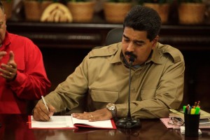 Maduro solicitó a la Asamblea Nacional una habilitante que le permita legislar de forma independiente al parlamento para tomar medidas en contra de EE.UU. (CoolTv)