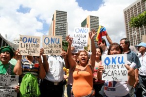 Demonstrators call on the Venezuelan government to release Leopoldo López and other political prisoners. 