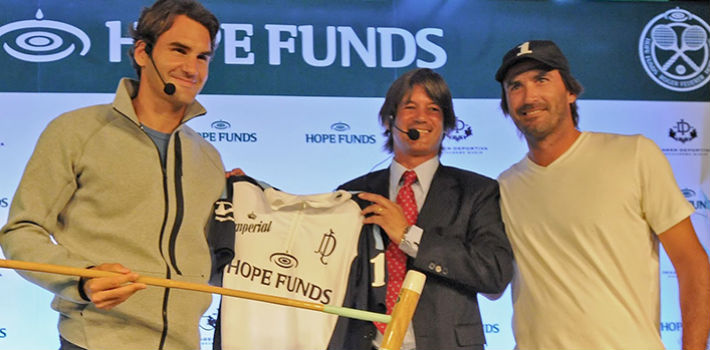 Enrique Blaksley Señorans (centro) hizo con su empresa Hope Funds eventos con deportistas de talla mundial (Infobae)