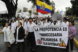 Ecuadorian doctors reject Rafael Correa's Health Care Services Agency (ACESS), created by presidential decree. (<a href="http://www.lahora.com.ec/index.php/noticias/show/1101845688" target="_blank">La Hora</a>)