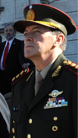 El ascenso del teniente general César Milani a jefe del ejército despertó polémica por su presunta participación en delitos de lesa humanidad durante la última dictadura militar en Argentina. 