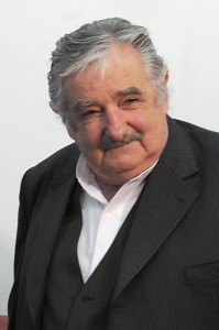 El presidente uruguayo José Mujica rectificó sus criticas al Estado mexicano por la desaparición de 43 estudiantes en México. 