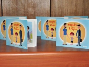 The book has sparked controversy among the Chilean religious organizations for its depiction of a same-sex couple with a child. 