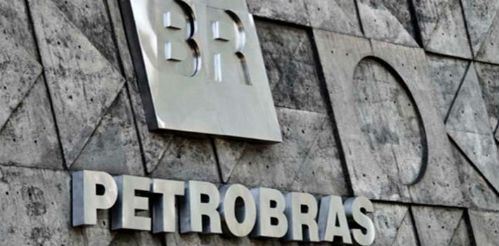 Petrobras intenta reducir el tamaño de su negocio en Argentina debido a la grave crisis que atraviesa por los escándalos de corrupción (La Tercera)