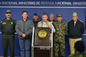 President Santos announced peace talks with the FARC in Havana are suspended until the guerrilla free their latest kidnapping victims. 