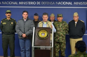 Tras el secuestro de un general colombiano, el presidente Juan Manuel Santos ordenó suspender unilateralmente los diálogos de paz con las FARC. 