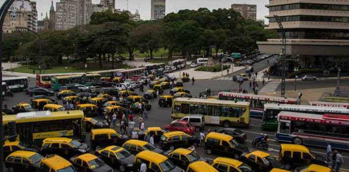 El caos regresará este viernes a la ciudad de Buenos Aires ante la nueva protesta de taxistas (Télam)