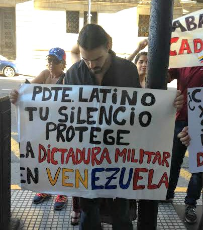Activistas venezolanos protestaron frente al Congreso argentino (PanAm Post)