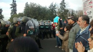 Los choques entre la gendarmería y manifestantes son una imagen común en una protesta que lleva más de tres meses.  (Facebook)