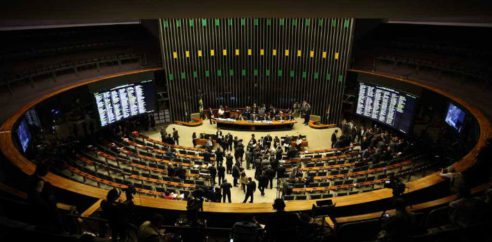 Con 59 votos a favor y 21 en contra el proceso de destitución de Rousseff inicia su cuenta regresiva(El Salvador) 