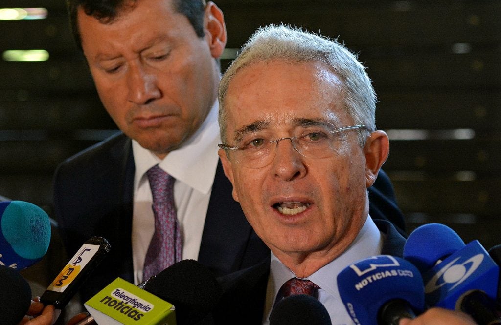 Expresidente colombiano Uribe da marcha atrás y frena su 
