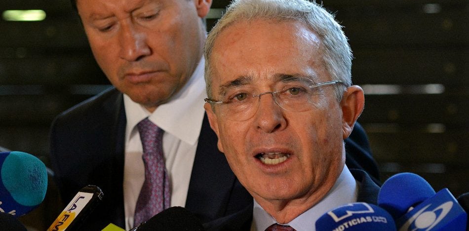 Senado Renuncia Uribe