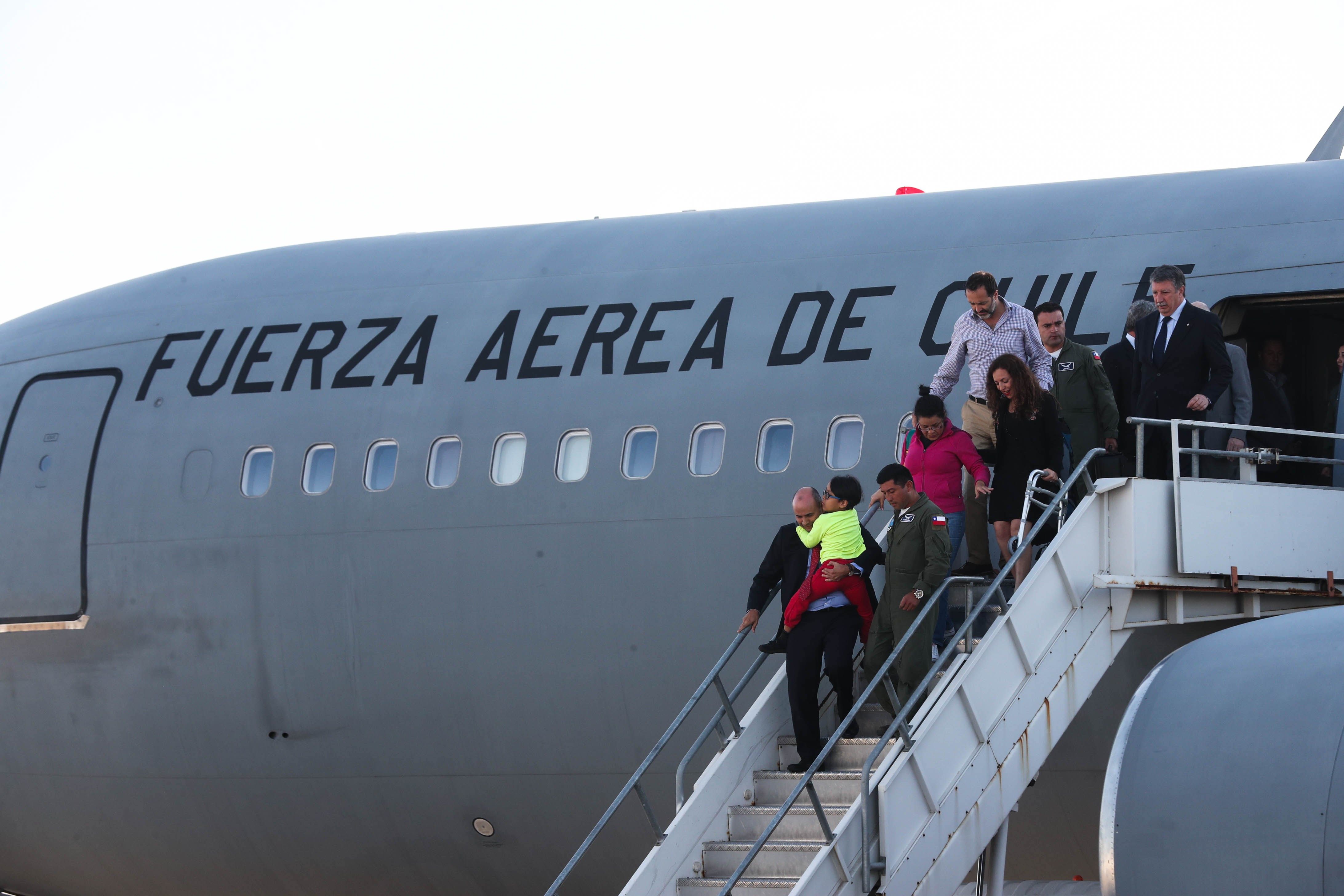 Resultado de imagen para Llegan a Chile 55 chilenos y ocho argentinos retornados de Venezuela