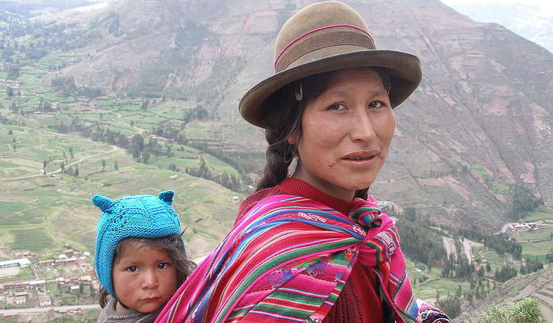 800px-Quechuawomanandchild