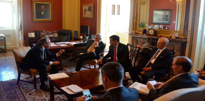 De izquierda a derecha, el secretario de la OEA Luis Almagro con los senadores Dirk Durbin, Marco Rubio, Bill Nelson y Tom Udall. (Twitter: @Almagro_OEA2015) 