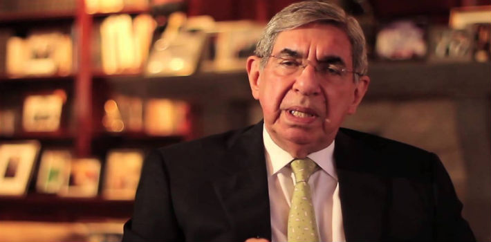 Oscar Arias ganó el premio Nobel de Paz en 1987 por " por participar en los procesos de paz en los conflictos armados de América Central de los años ochenta, en especial por su oposición al apoyo estadounidense en el conflicto nicaragüense de los contras" (YouTube)